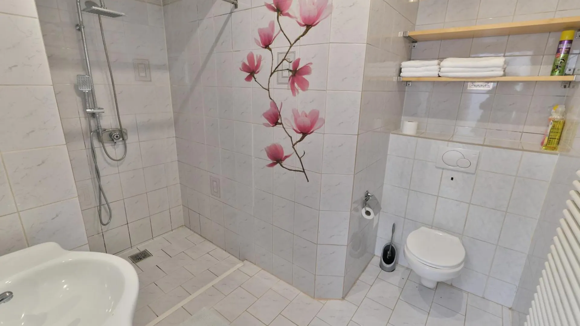 Mariahilf Apartment Wenen
